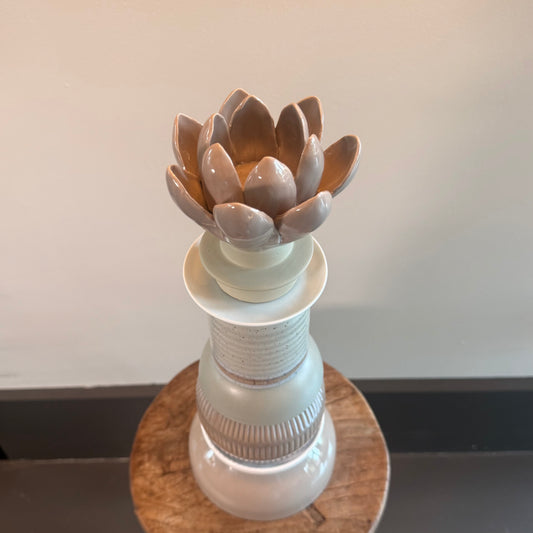 Kandelaar ♡ Maddy met een bloemvormige waxinehouder (keramiek)